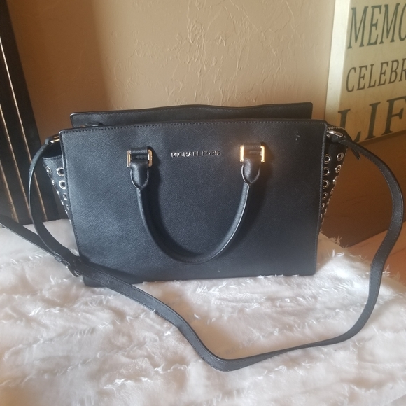 Michael Kors purse - Picture 4 of 8